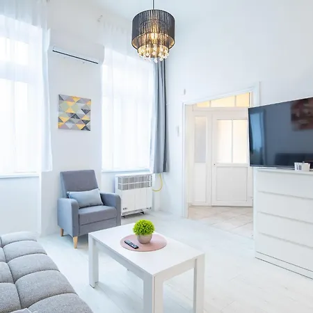 Very Central New Comfy Studio Loft *