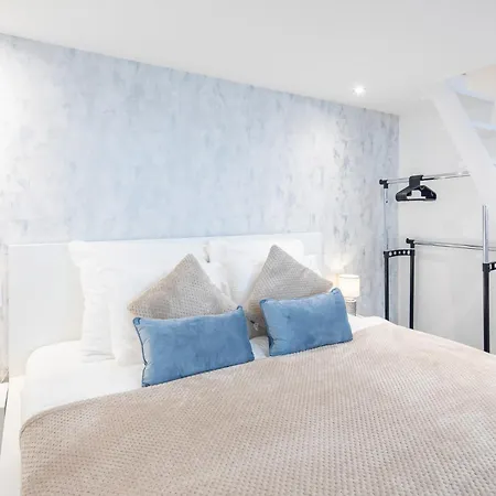 Very Central New Comfy Studio Loft *