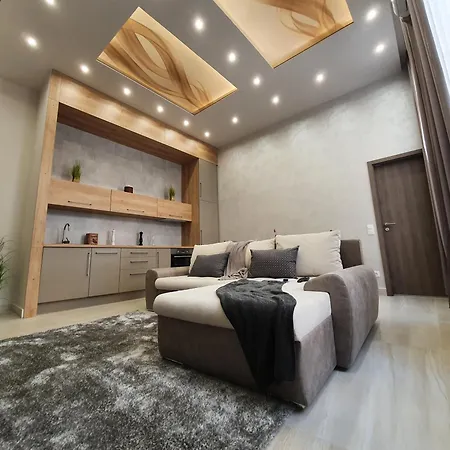 Nirvana Suite,3 Bedrooms, 2 Bathrooms, Acs Apartment *