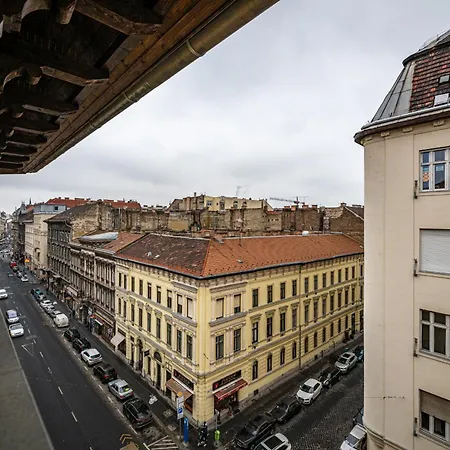 Luxury Tropical At Budapest