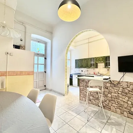 Apartment Lt 2 *