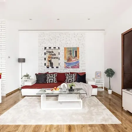 Relaxing Spacious Balcony Super Near Opera Apartment