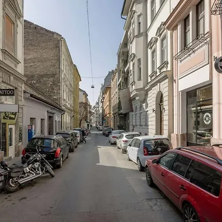 Relaxing Spacious Balcony Super Near Opera * Budapest