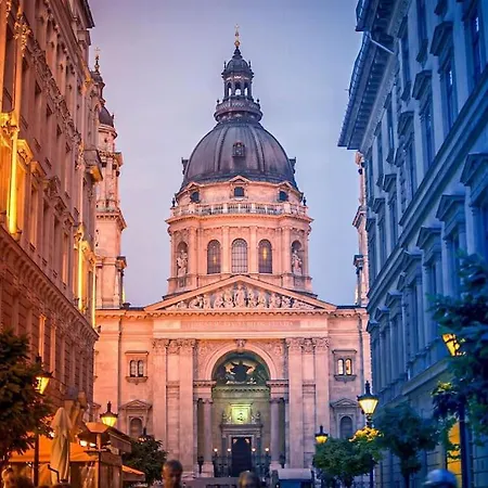 Relaxing Spacious Balcony Super Near Opera Apartment Budapest