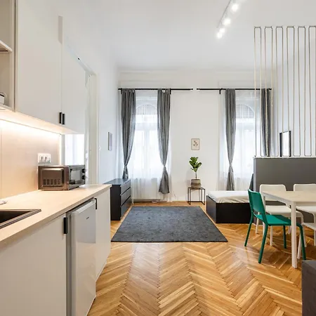 Apartment Visegradi 10 *