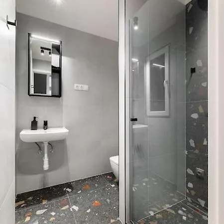 Grand Downtown - Hegedus 8 *