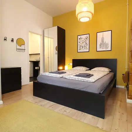 A13 Downtown With Parking Apartment *