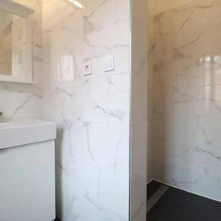 A13 Downtown With Parking Apartment Budapest