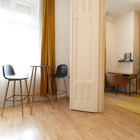 A13 Downtown With Parking Apartment Budapest