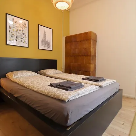 A13 Downtown With Parking Apartment Budapest