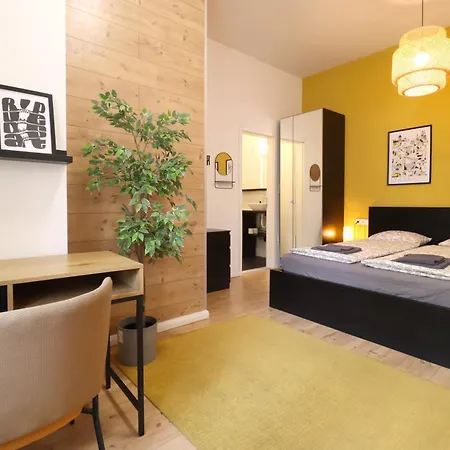 A13 Downtown With Parking Apartment