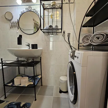The Greenest Vintage Apartment