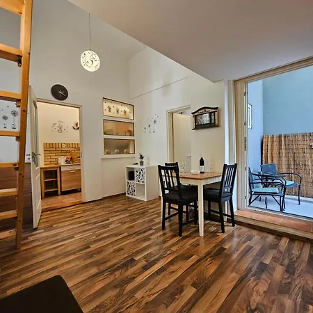 The Greenest Vintage Apartment