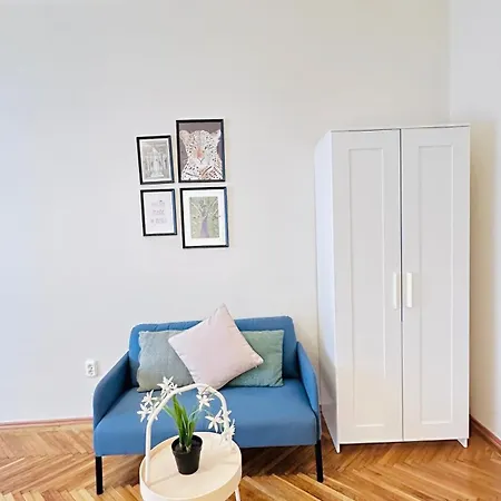 Hogyes Endre Apartment *