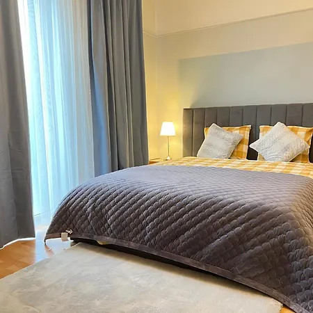 Acacia Aparhotel-near New York Cafe Apartment *