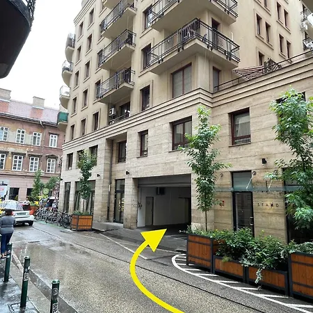 Szekely Near Deak Ferenc Square With Free Parking In Garage * Budapest
