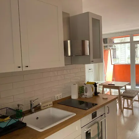 Trendy In The Heart Of The With Balcony Apartamento *