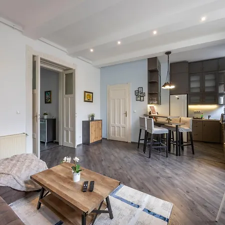 Explore From A Cozy & Sweet Retreat * Budapest