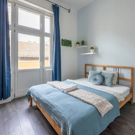 Explore From A Cozy & Sweet Retreat Apartment Budapest