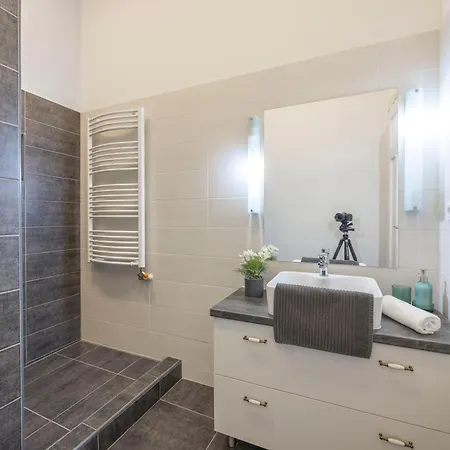 Daire Explore From A Cozy & Sweet Retreat