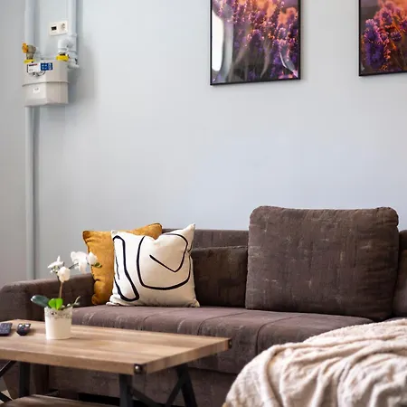 Explore From A Cozy & Sweet Retreat Apartment Budapest