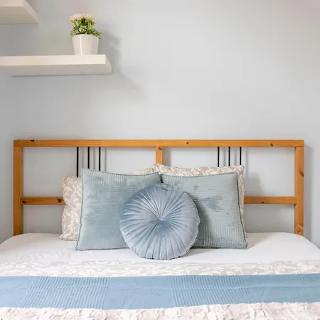Explore From A Cozy & Sweet Retreat * Budapest