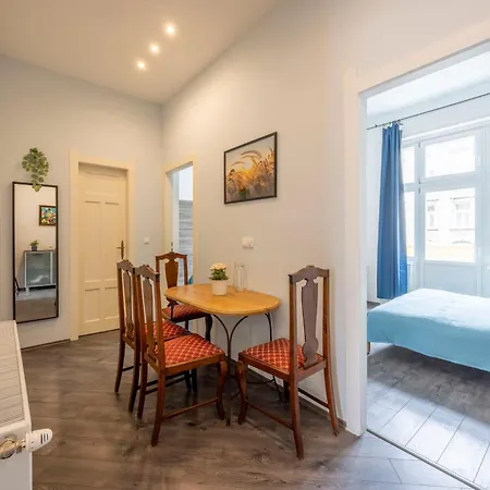 Explore From A Cozy & Sweet Retreat Apartment Budapest