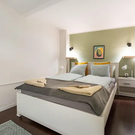 L9 Lonyay Apartment *