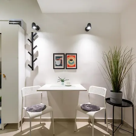L9 Lonyay Apartment *
