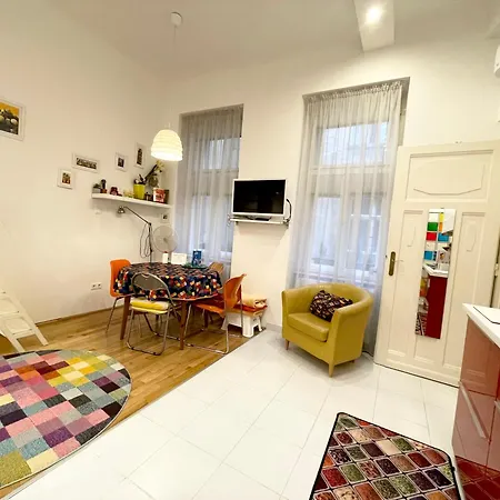 Apartment Rainbow Pearl At St Stephen' S Basilica Budapest