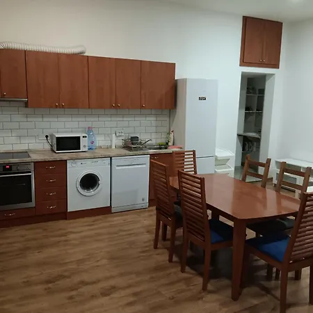 Big Cozy - Skyfall 3 Bdrm 6 Beds 1&half Baths Apartment *