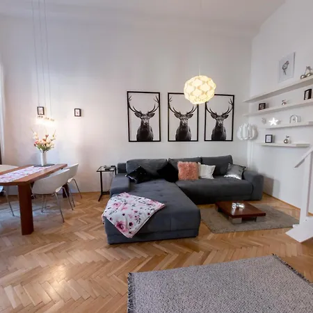 Downtown Apartment *