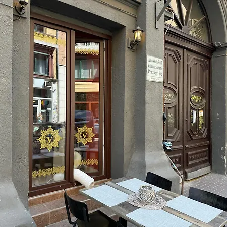 Spacious Cozy With 4bedroom In The Heart Of Bp Appartamento