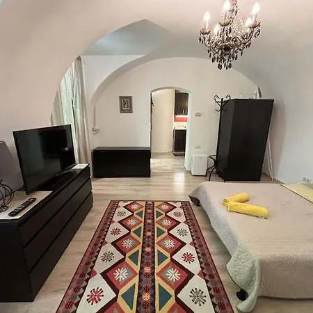 Koezponti Kucko Apartment *