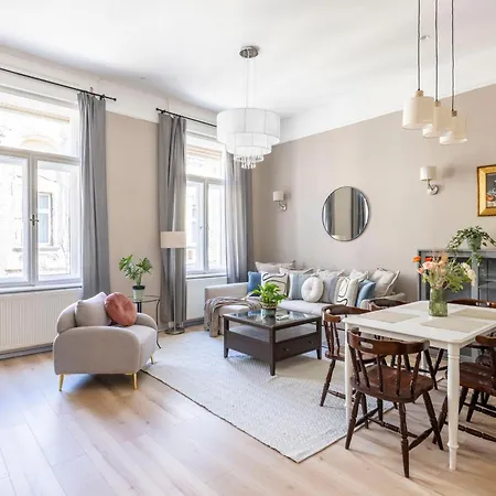 Charming Dream & Retreat By Prestige Homes Apartment Budapest