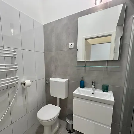 Minimalistic & In Heart Street * Budapešť
