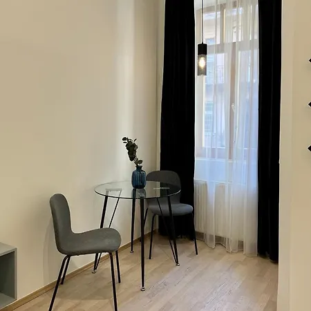 Minimalistic & In Heart Street * Budapešť