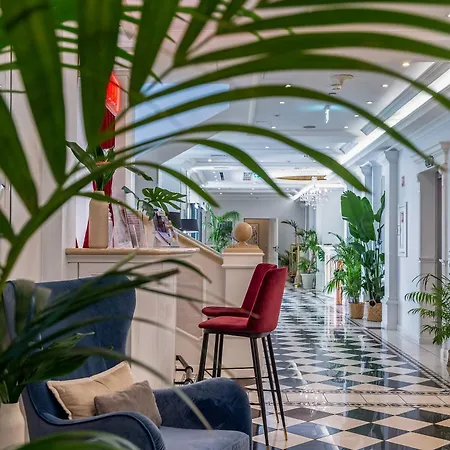Queen's Court & Otel Budapeşte