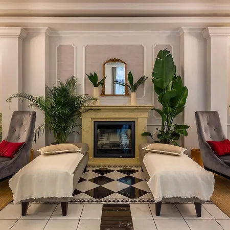 Queen's Court & 5* Budapeşte