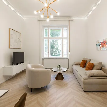 Classy & Cozy Dream In The Center Of Apartment *