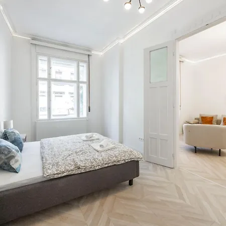 Classy & Cozy Dream In The Center Of Apartment *