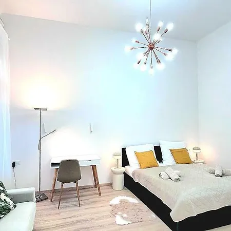 Liszt With Garage Available - Symphony 2 Budapest