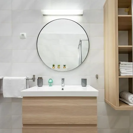 Very Large With Air Conditioning Apartment *