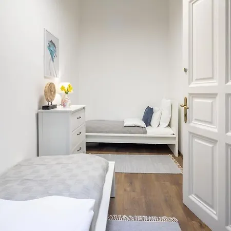 Apartment Very Large With Air Conditioning Budapest