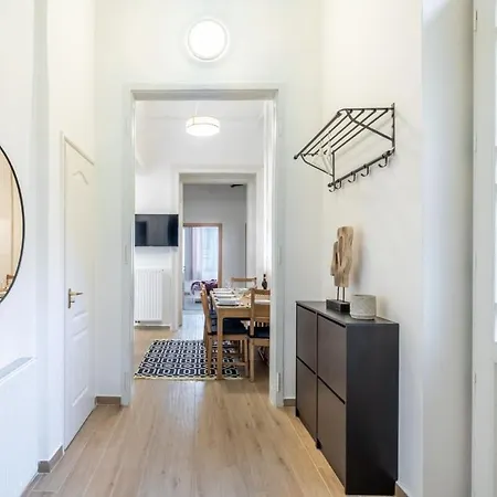 Very Large With Air Conditioning Apartment