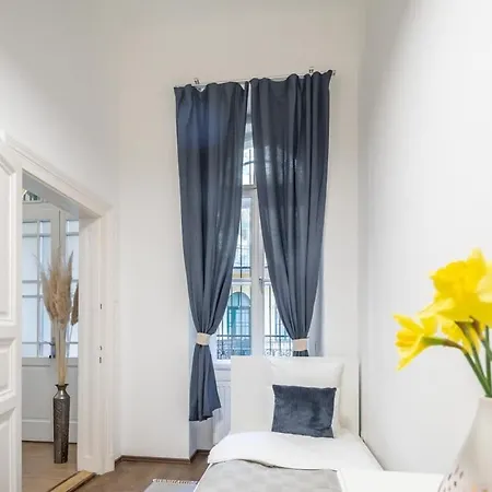 Apartment Very Large With Air Conditioning Budapest