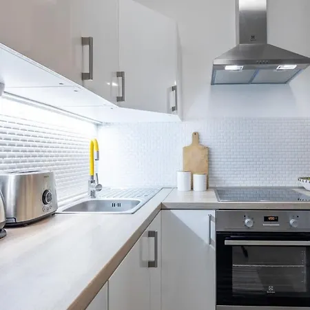 Very Large With Air Conditioning Apartment *