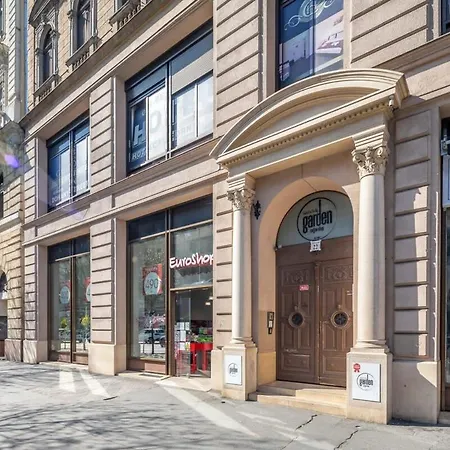 Apartment Very Large With Air Conditioning Budapest