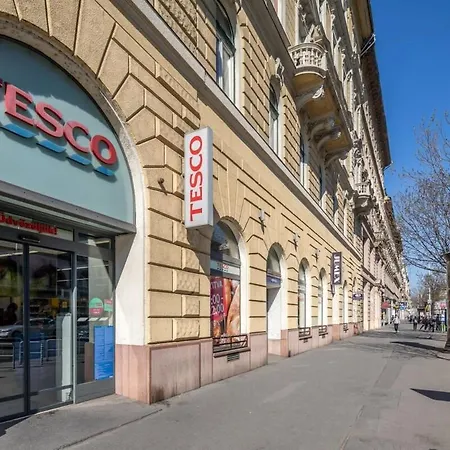 Apartment Very Large With Air Conditioning Budapest