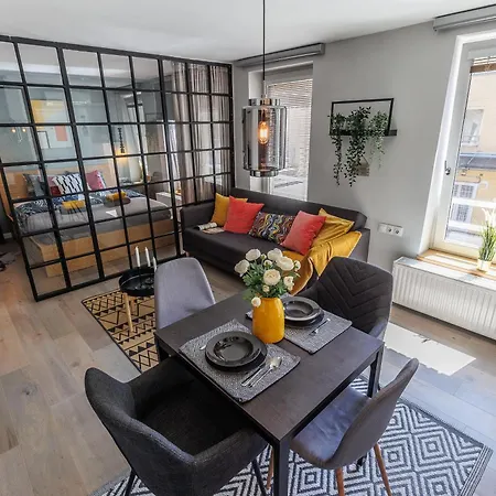 Little Treasure At Liszt With Free Parking Apartment *